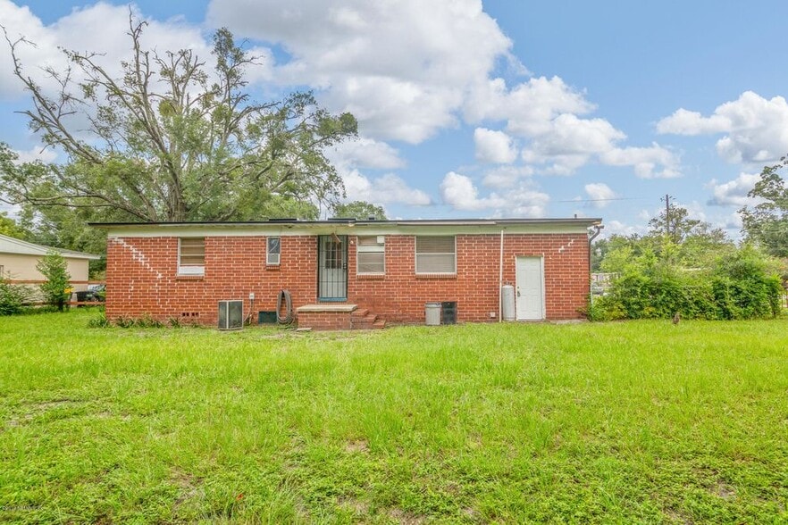 BACK VIEW 2 - 4056 Jammes Rd