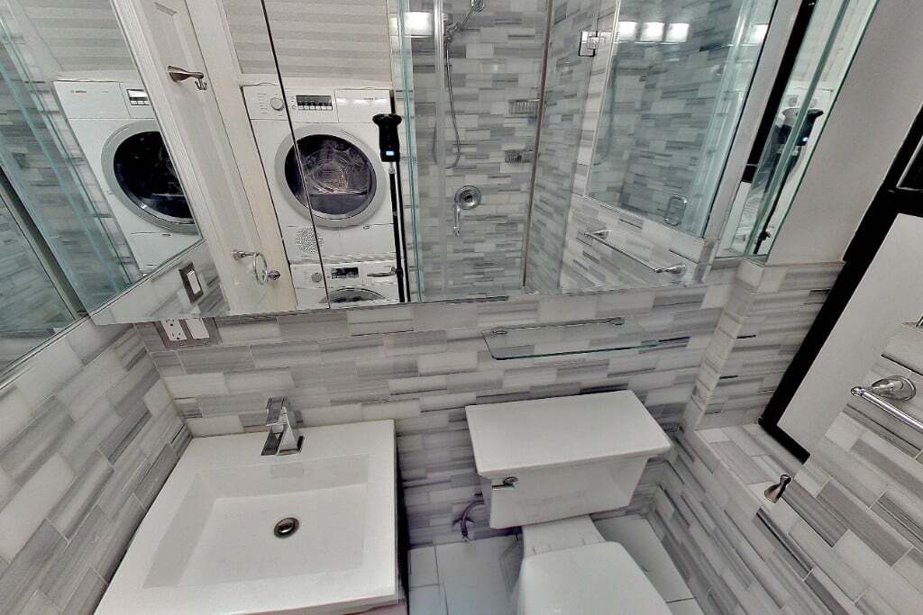 Building Photo - 325 E 5th St