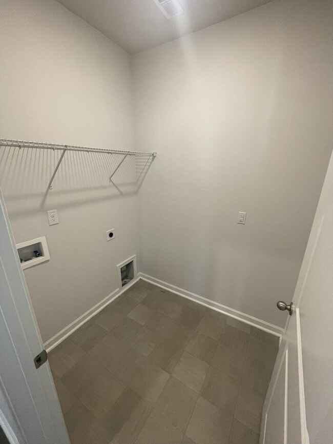 Building Photo - 908 Sea Holly Dr