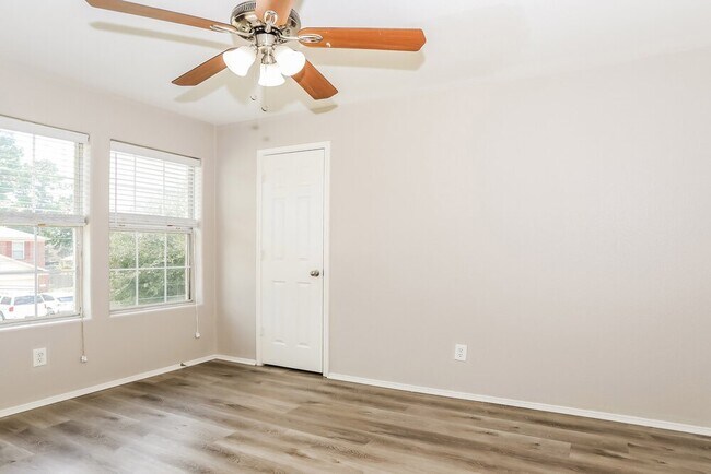 Building Photo - 16770 N Thrasher Dr