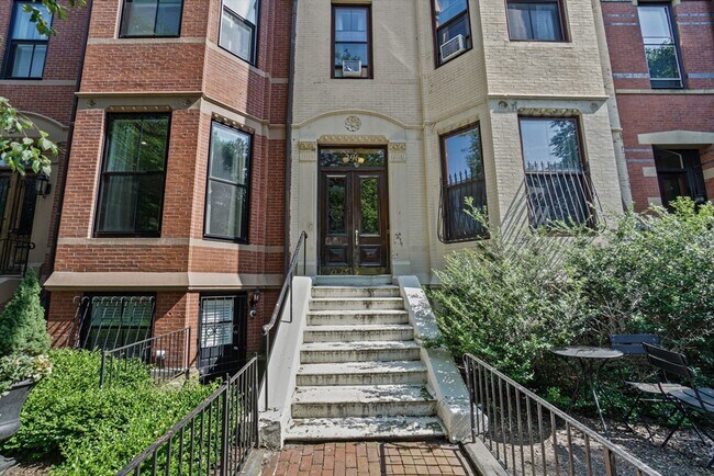 Building Photo - 296 Marlborough St