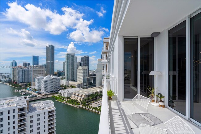 Building Photo - 801 Brickell Key Blvd