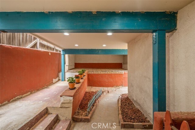 Building Photo - 832 Cypress Ave