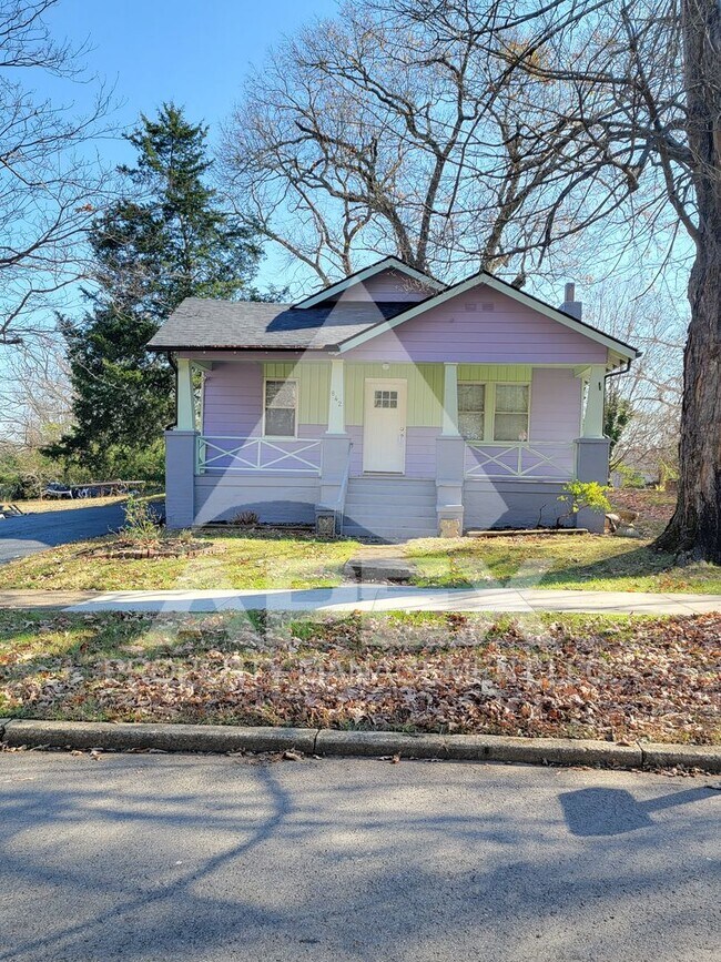 Building Photo - Renovated - Craftsman Style 2 Bd 1- Ba Sin...