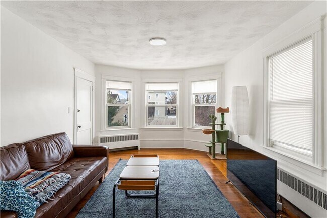 Building Photo - 19 Vale St