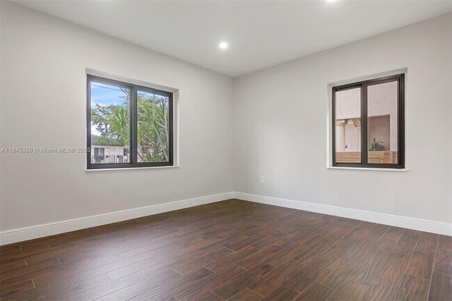 Building Photo - 1134 SW 12th Ct