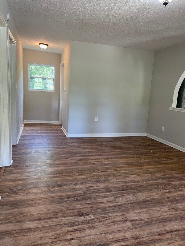 Building Photo - 104 Highland Dr