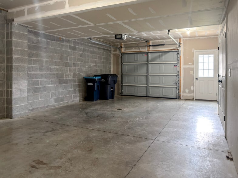 Building Photo - 222 Blackford Blvd