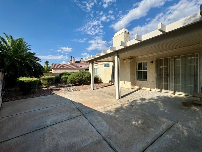 Building Photo - Charming 2 bedroom home in northwest. Very open floorplan.