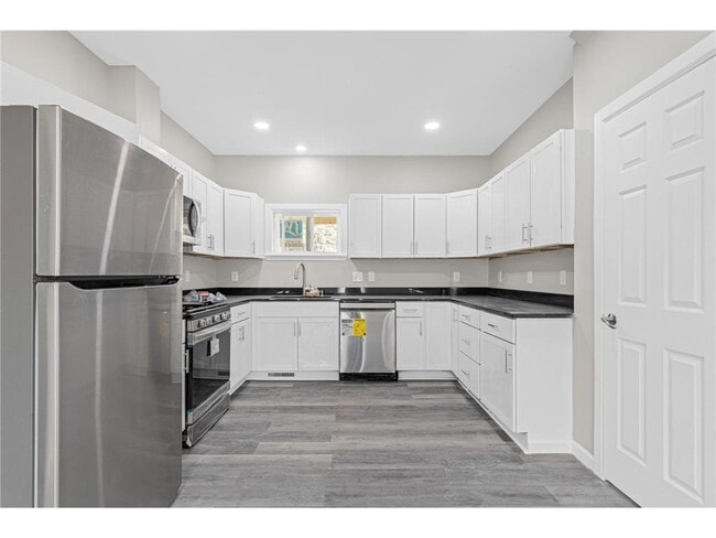 Building Photo - 2310 Leona Dr