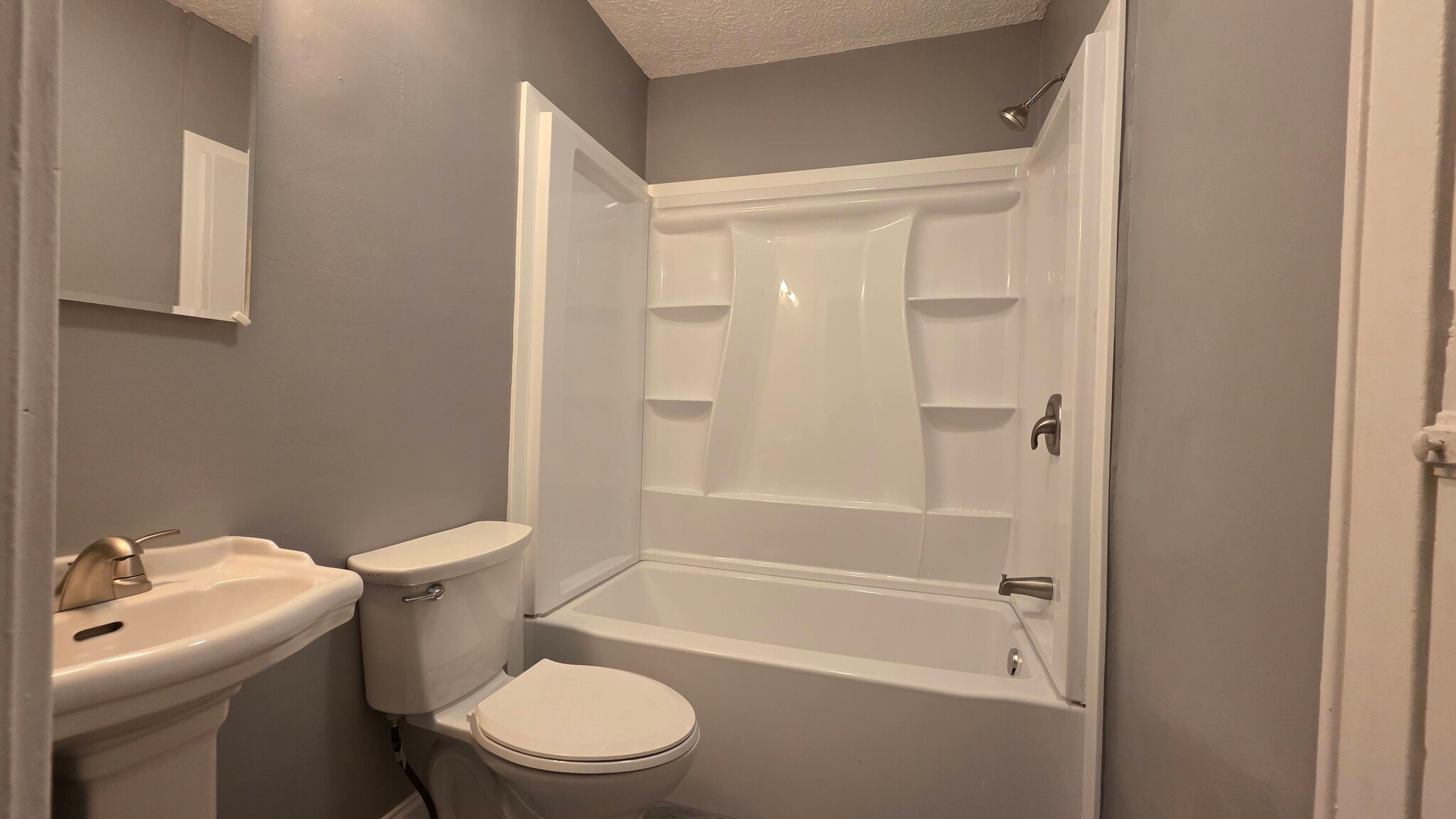 Building Photo - 530 Fleming Rd