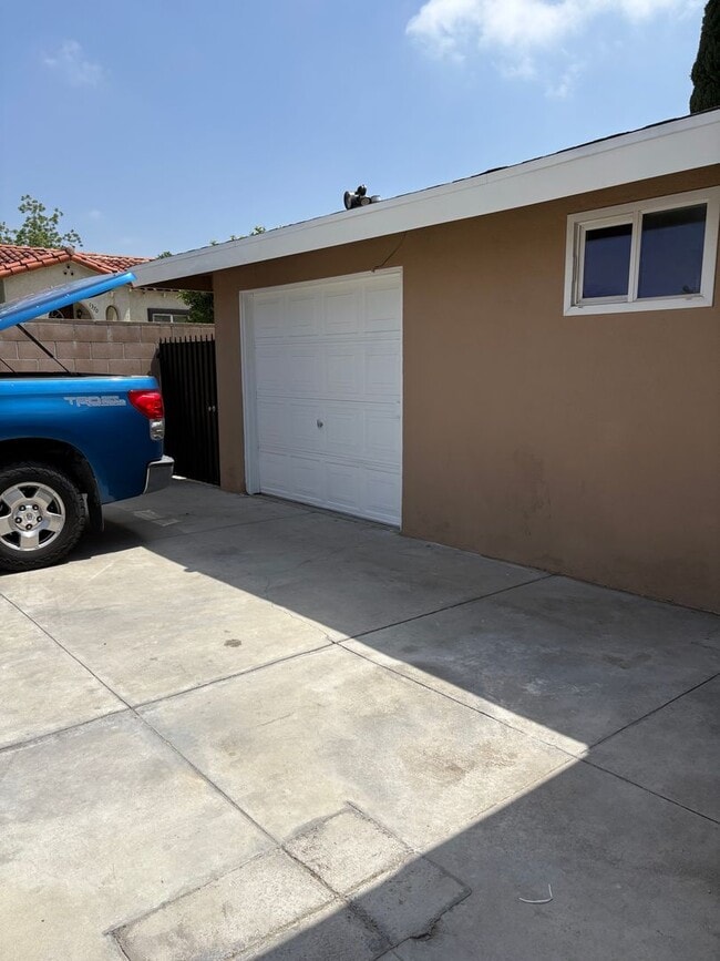 Building Photo - Charming Remodeled 3-Bedroom, 2-Bath in Po...