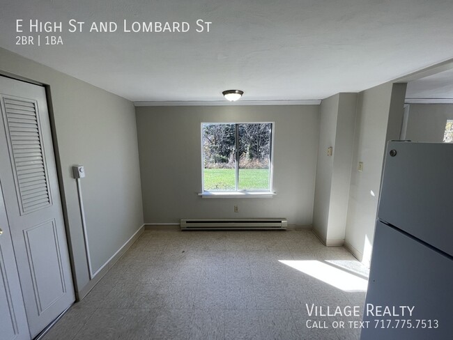 Building Photo - Huge 2-Bed apartment with washer/dryer hoo...