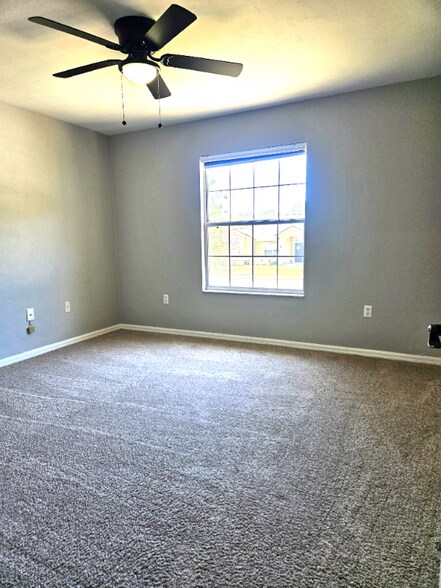 Building Photo - 1014 NW 90th Dr