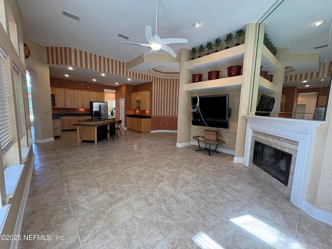 Building Photo - 585 Golden Links Dr