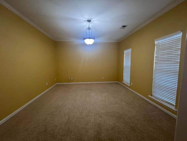 Building Photo - 565 Batty Way