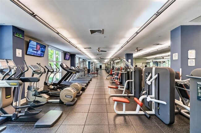 Building Photo - 2000 N Bayshore Dr