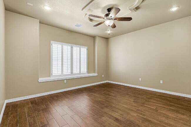 Building Photo - Corner 3 bedroom 3 bath home in Northwest El Paso