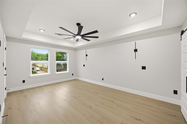 Building Photo - 8013 Moon Beam St
