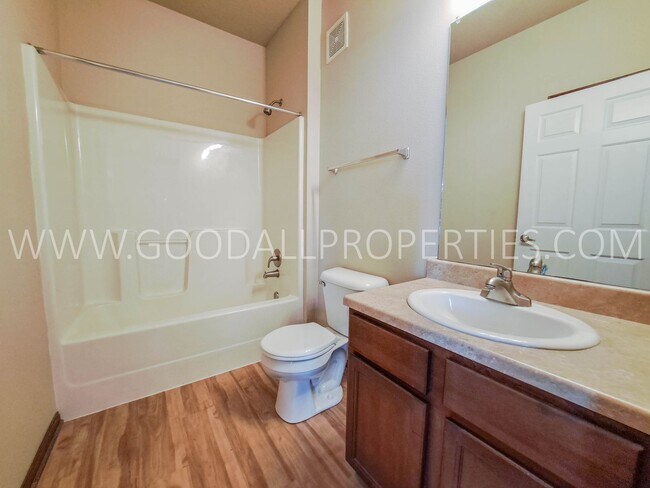 Building Photo - Rent Reduced! First Level 2 Bedroom 2 Bath in Johnston with detached garage