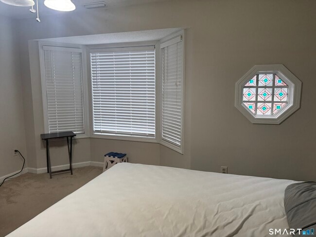 Building Photo - 7 Bittersweet Ln