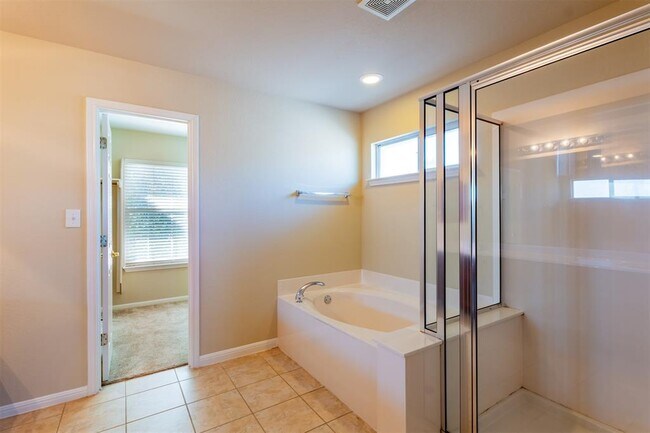 Building Photo - 9329 Castle Pines Dr