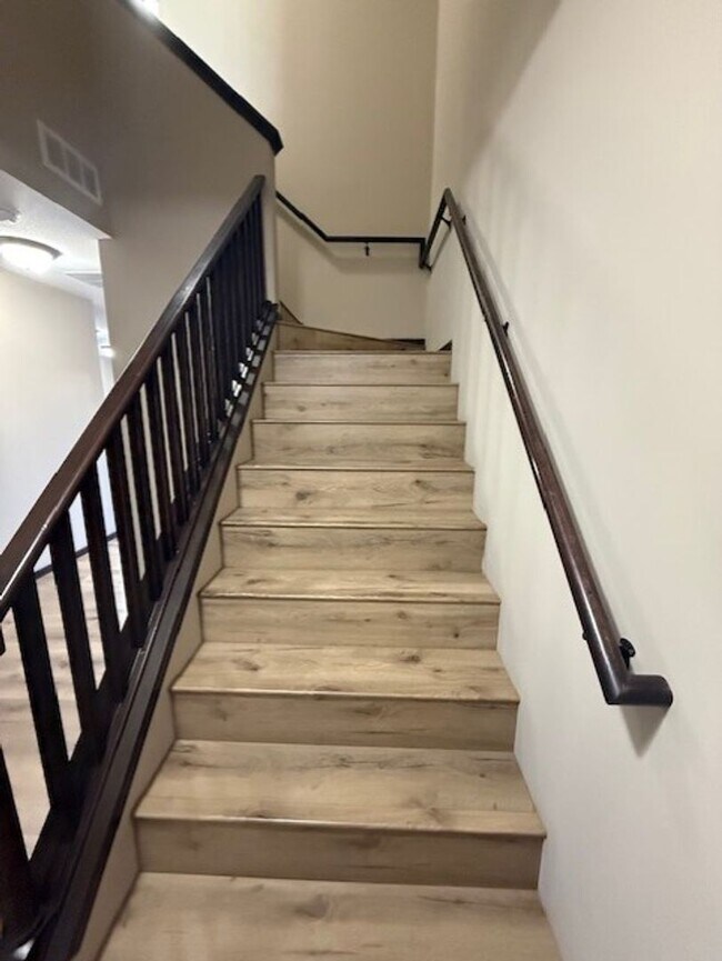 Building Photo - Luxury Townhomes