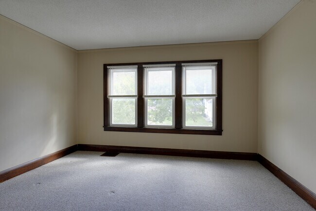 Building Photo - 707 Orange Ave E