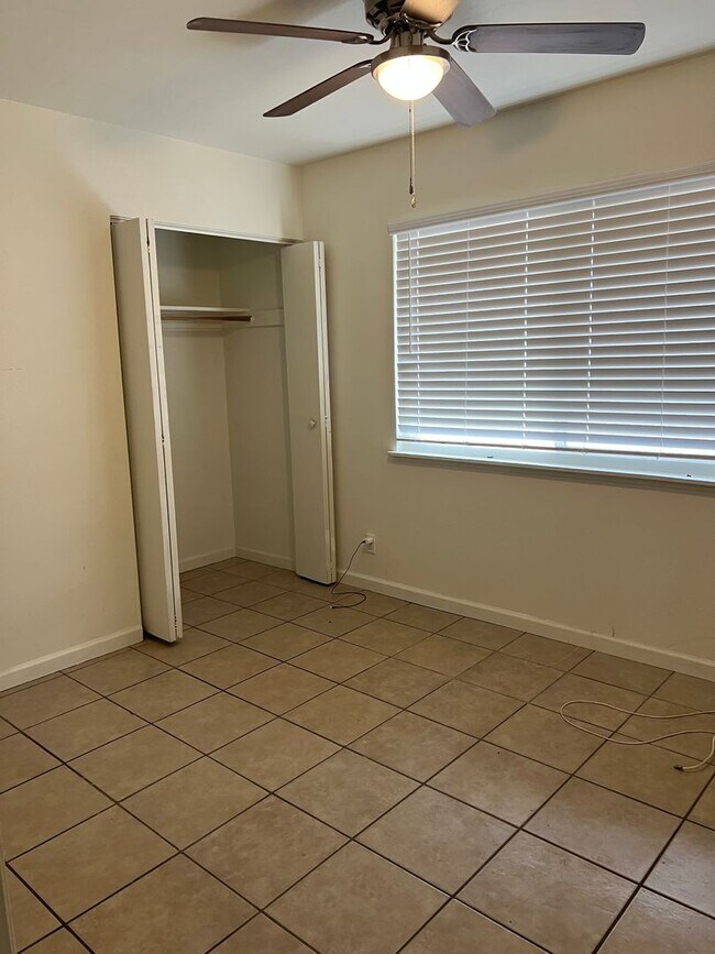 Building Photo - Cute 3 Bedroom Home