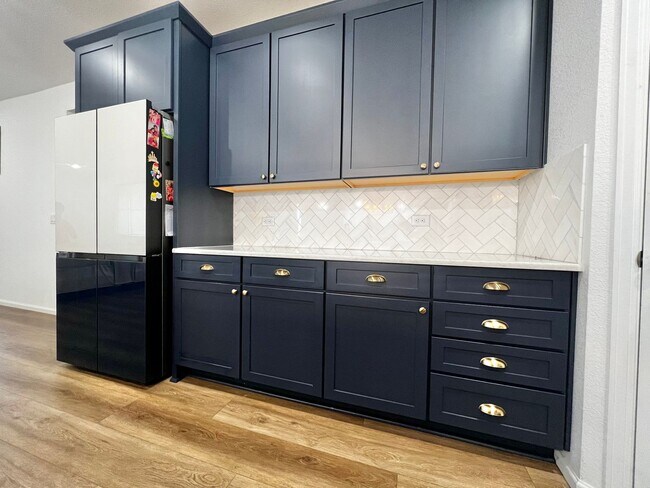Building Photo - 5636 Bay Hl Dr