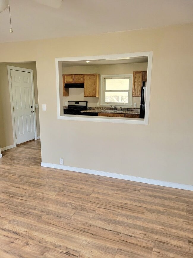 Building Photo - 1604 Sycamore St