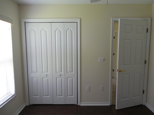 Building Photo - 5592 W Woodside Dr