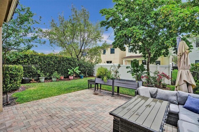 Building Photo - 760 NE 193rd Terrace