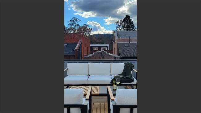 Building Photo - Station House Suite B is a stunning 2 bedr...