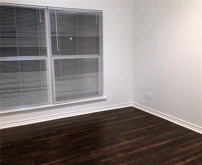 Building Photo - 2730 Silver Creek Dr