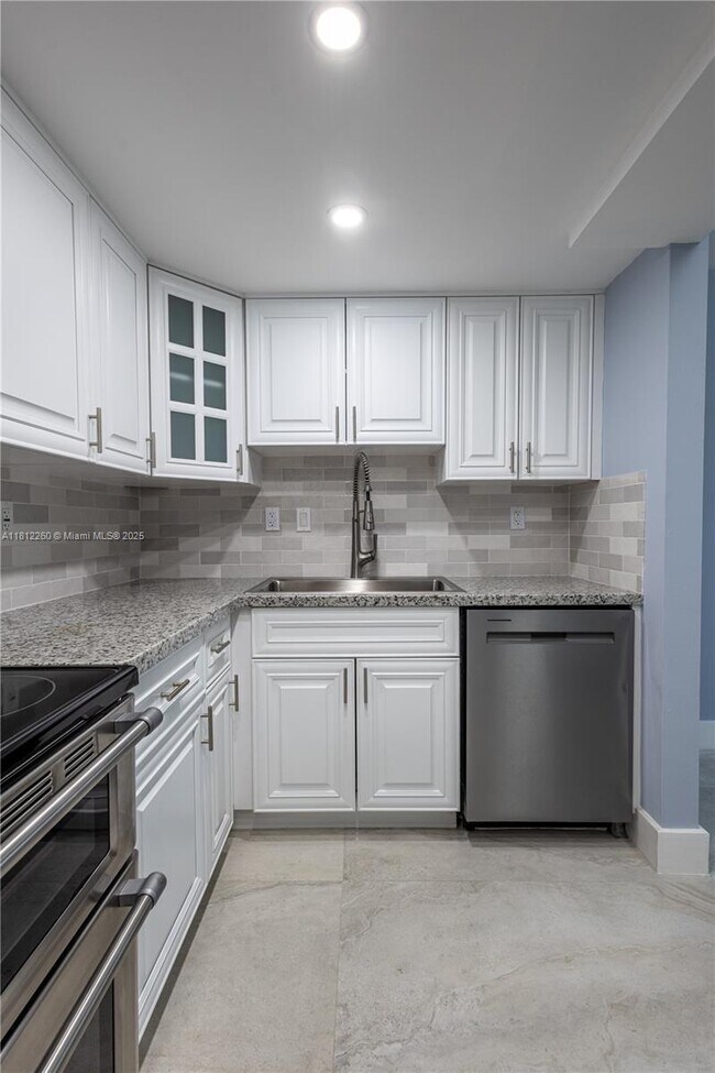 Building Photo - 20350 W Country Club Dr