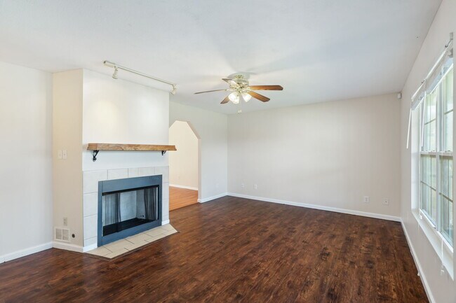 Building Photo - 182 Megan Ln