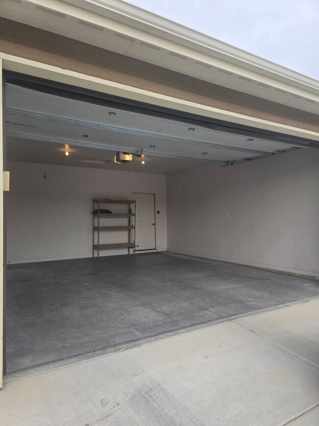Building Photo - 585 Ravenna Ct