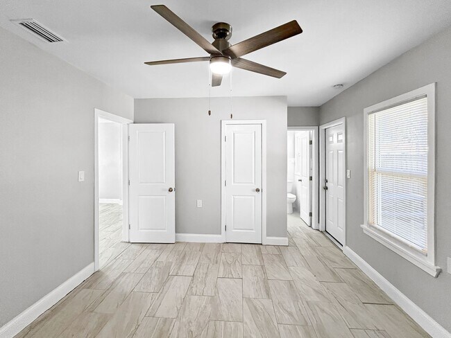 Building Photo - 56 44th Ave