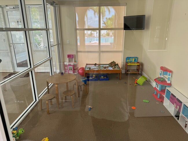 Building Photo - 673 Carlyle Wy