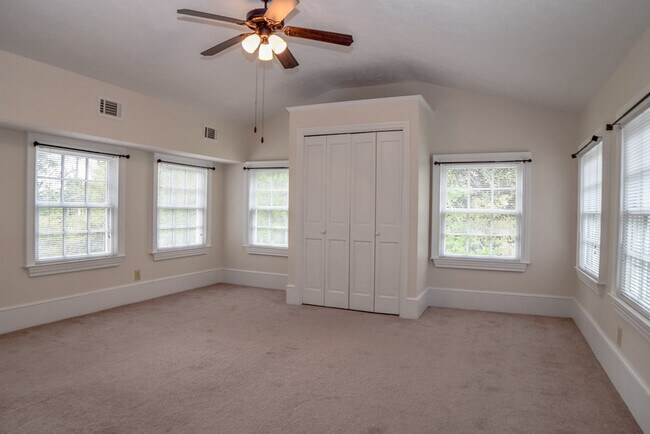 Building Photo - 105 Florence St NW