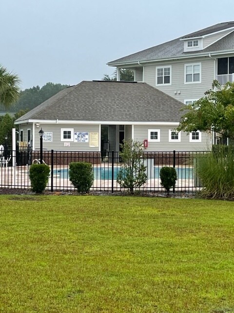 Building Photo - 252 Castle Dr