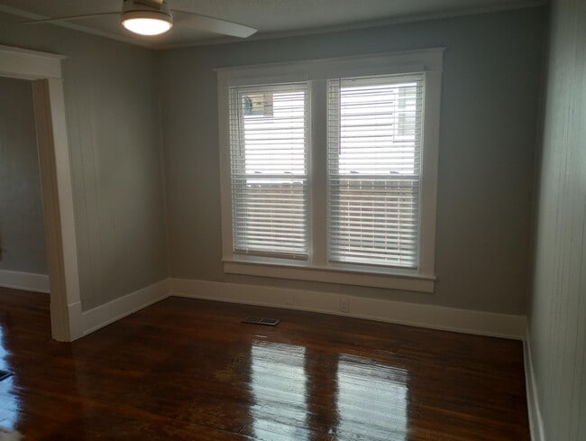 Building Photo - 218 N Hickory St