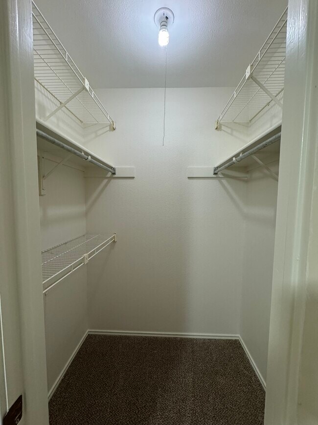 Building Photo - 9538 Cloverdale