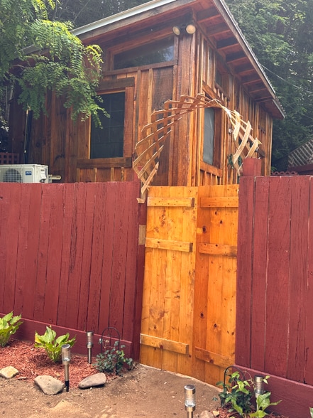 Building Photo - 224 E Deep Creek Rd