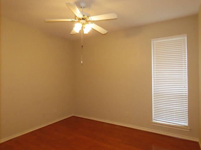 Building Photo - Cozy 3 Bedroom 2 Bathroom In Tyler!!