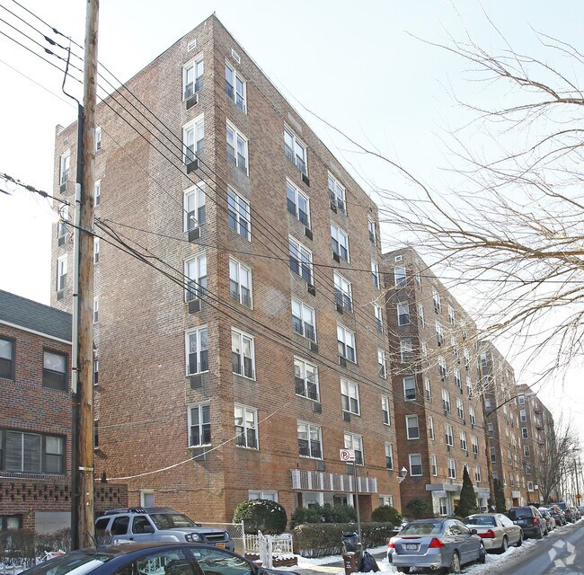 Building Photo - The Caroline