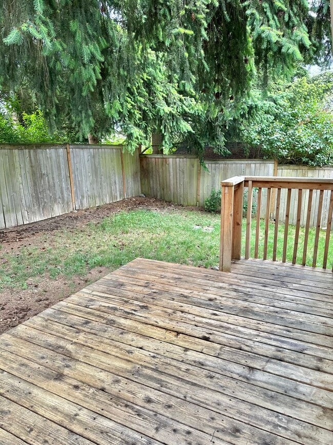 Building Photo - Charming 2-Bedroom, 2- bathroom Home with Bonus Space & Prime Shoreline Location
