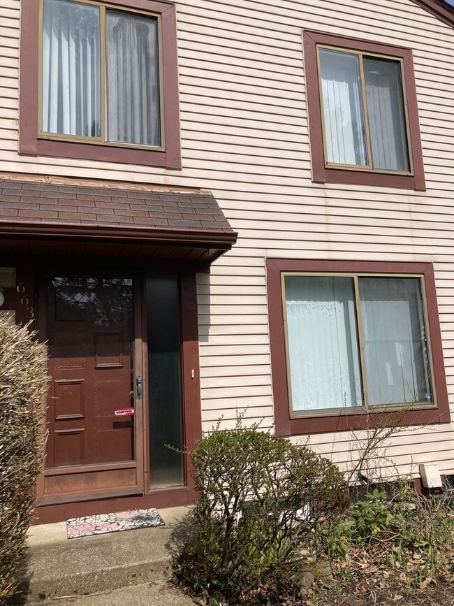 Building Photo - Condo for Rent Richmond Heights