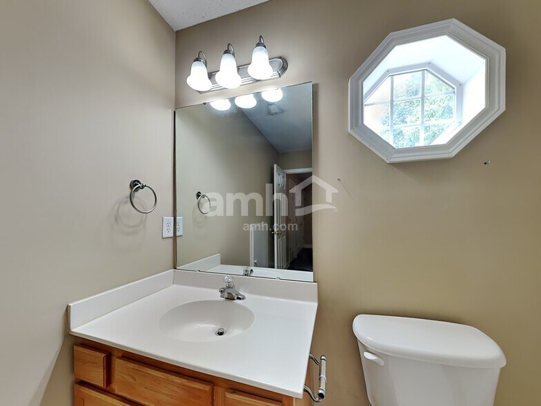 Building Photo - 1629 Hawkcrest Ln